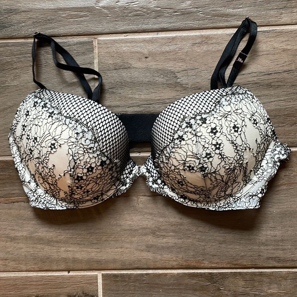 Victoria’s Secret very sexy push up bra, size 38B, NWOT